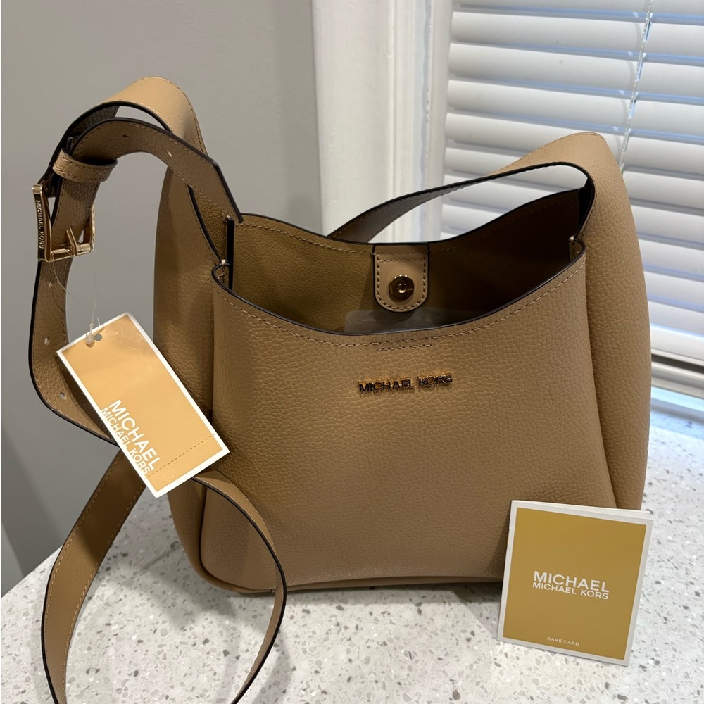 NWT Michael Kors Birch Medium Pebbled Leather Messenger Bag in Camel - Picture 7 of 13